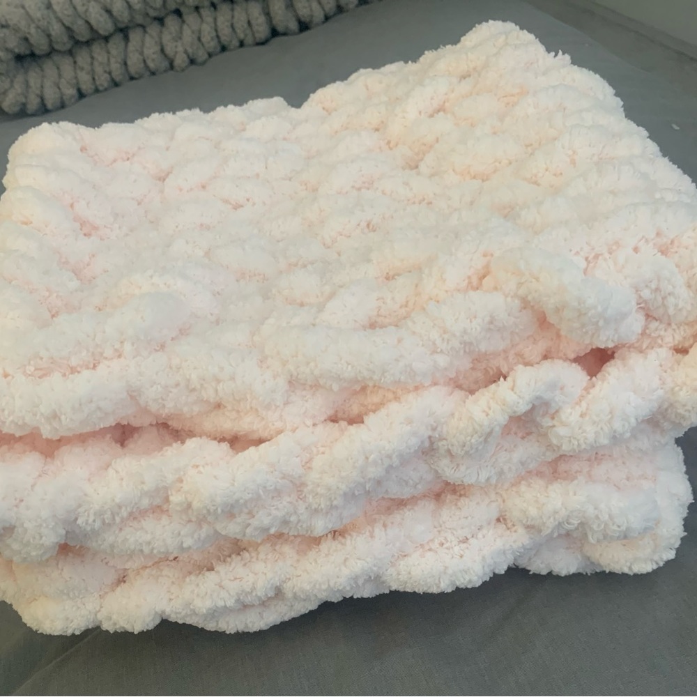 NEW Handmade Chenille Chunky Knit Pink Baby Blanket - Picture 3 of 8